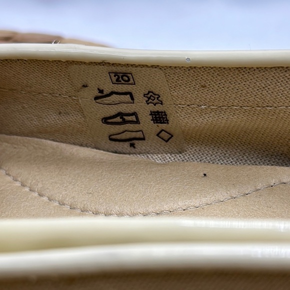 GEOX Made in Morocco Elegant Cream ItalianPatient Leather Loafers for Women - Picture 7 of 11